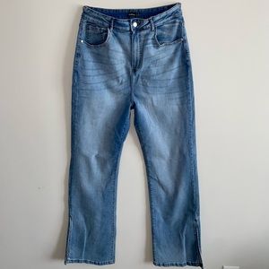 BOOHOO Med/Light Wash Straight Leg Jean w Slit US 10, UK 14, EU FR 42, EU DE 40